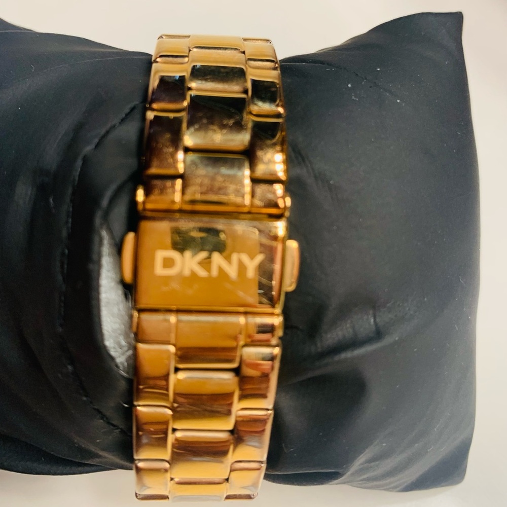 Ladies watch - Picture 2 of 3